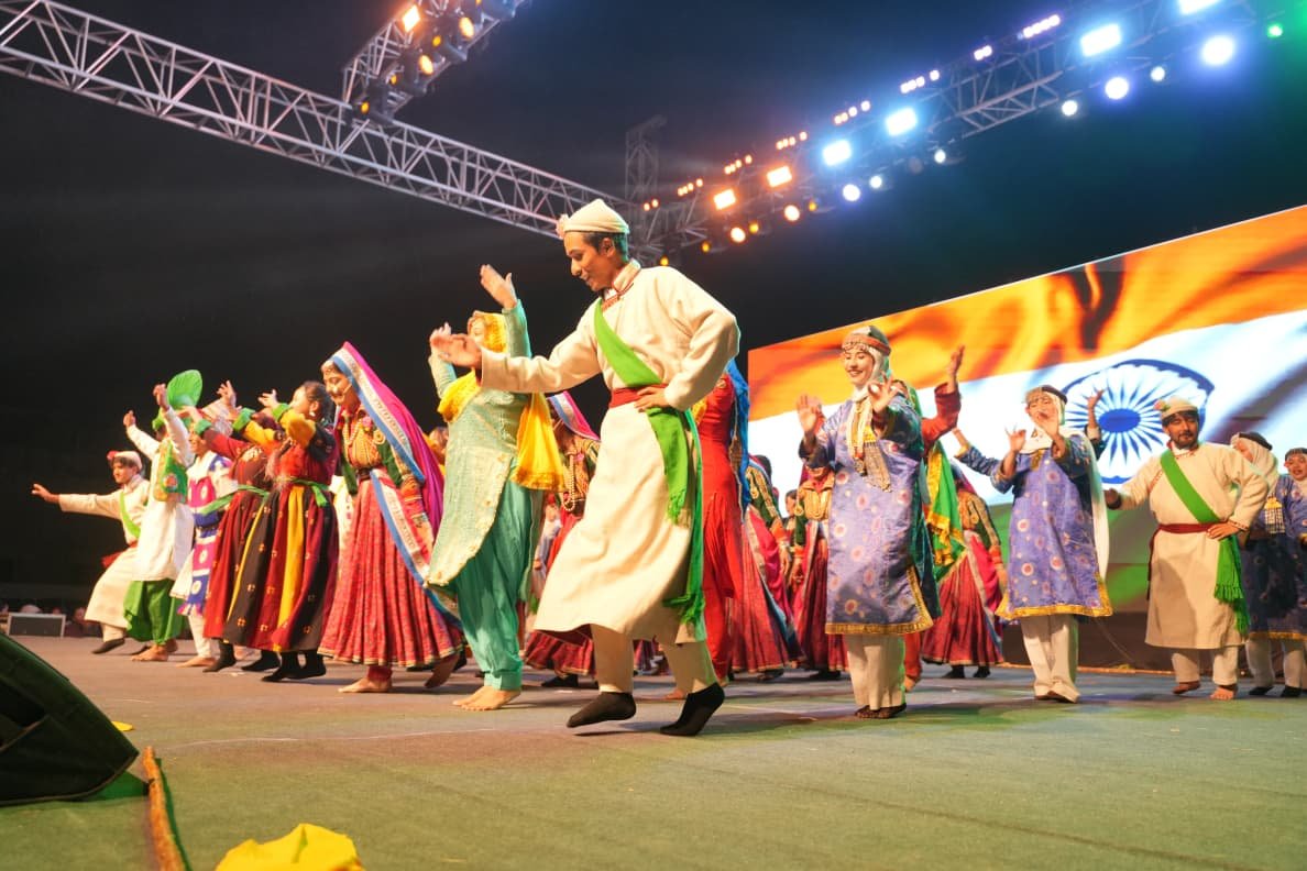 Ladakh_Updates's tweet photo. And what a grand finale to a grand festival!  The Ladakh Festival 2026 came to a spectacular close with an evening filled with music, culture, dance and unforgettable performances. https://t.co/6peafCIlwk