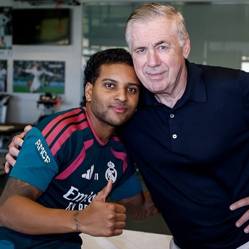 MadridXtra's tweet photo. 🚨 Carlo Ancelotti is closely monitoring Rodrygo's recovery. 

Carlo visited Valdebebas last month to check on him.

Carlo considers Rodrygo a KEY player for Brazil. @marca https://t.co/mhYO9a7ZJD