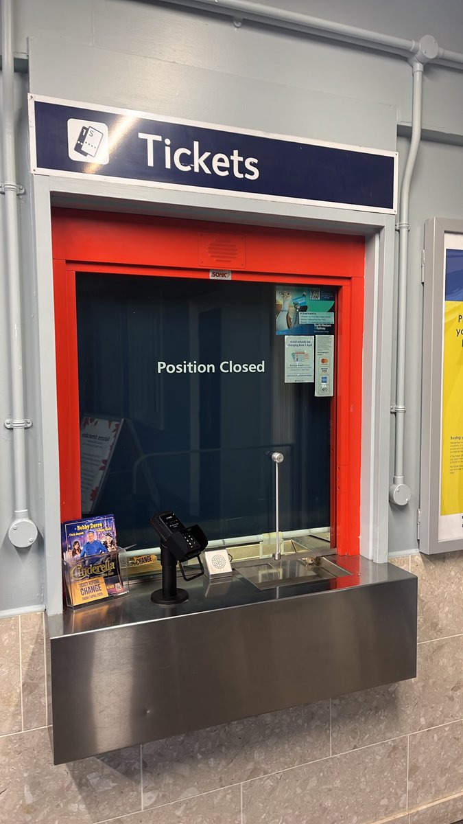 MartinDad's tweet photo. @SW_Help No open ticket office AND your SWR app unable to issue tickets. Not a good combination….! https://t.co/LQrzfMxz8C