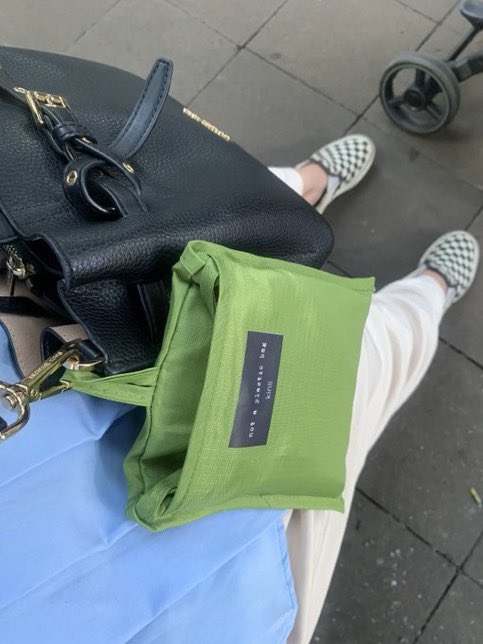 hpdjzz_'s tweet photo. “Kak mau pake kantong plastik? Tapi berbayar 500 rupiah ☺️”
-
Gak kak aku bawa kantong belanja sendiri✨

Cakep ini mana murce lagi, trus ukurannya tuh gedeee muat banyaak🛍️👌 https://t.co/7Hds655Y6j