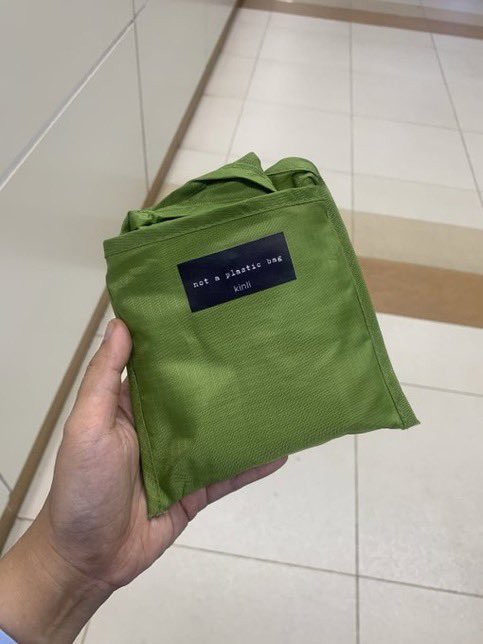 hpdjzz_'s tweet photo. “Kak mau pake kantong plastik? Tapi berbayar 500 rupiah ☺️”
-
Gak kak aku bawa kantong belanja sendiri✨

Cakep ini mana murce lagi, trus ukurannya tuh gedeee muat banyaak🛍️👌 https://t.co/7Hds655Y6j