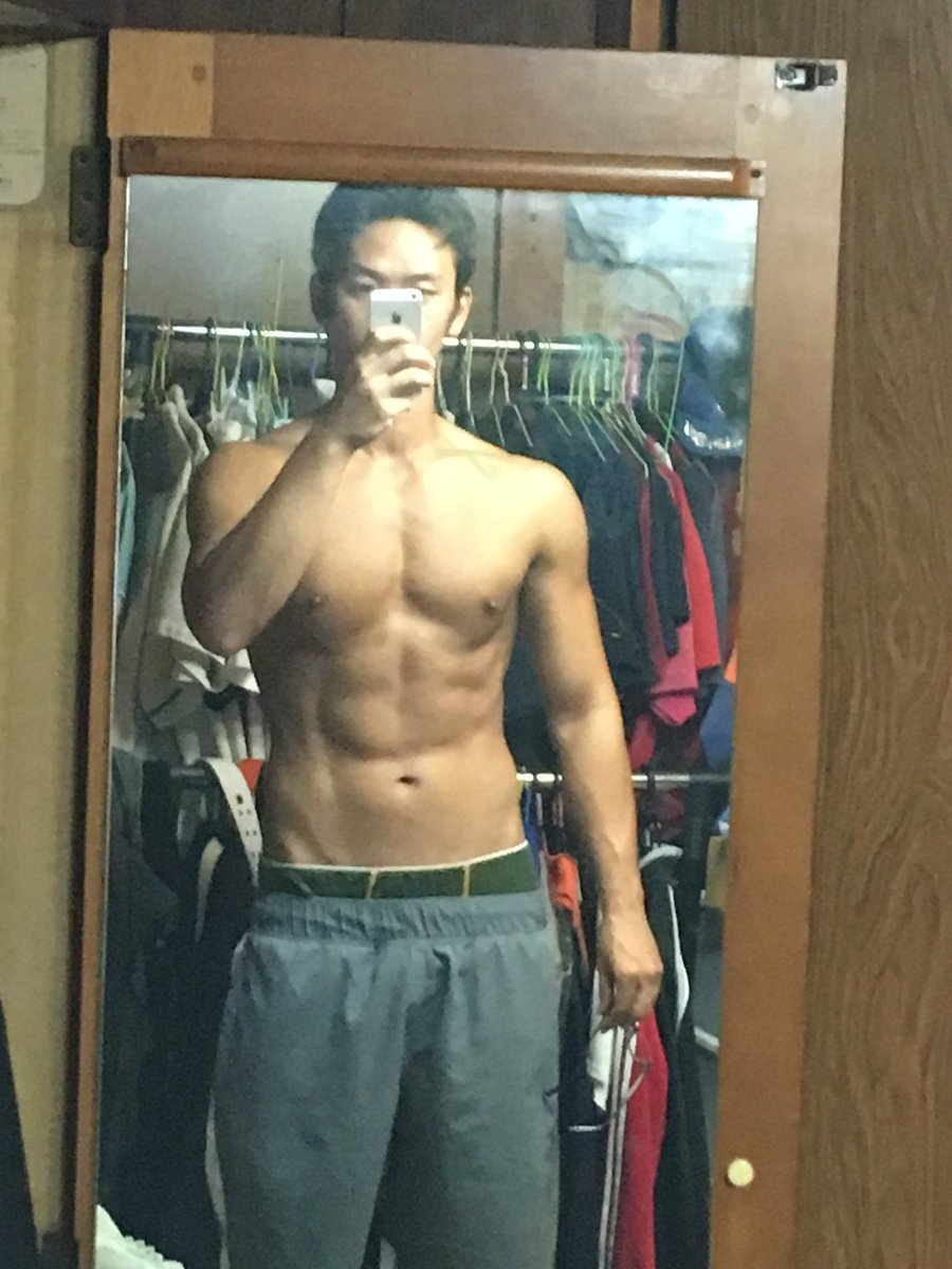 workout_taxi's tweet photo. そろそろダイエットの秋だからモチベ上げるのにむかしむかしの遥か昔の写真٩(ˊᗜˋ*)و♪この頃の俺最強か！！？？ https://t.co/buhSiOki3i