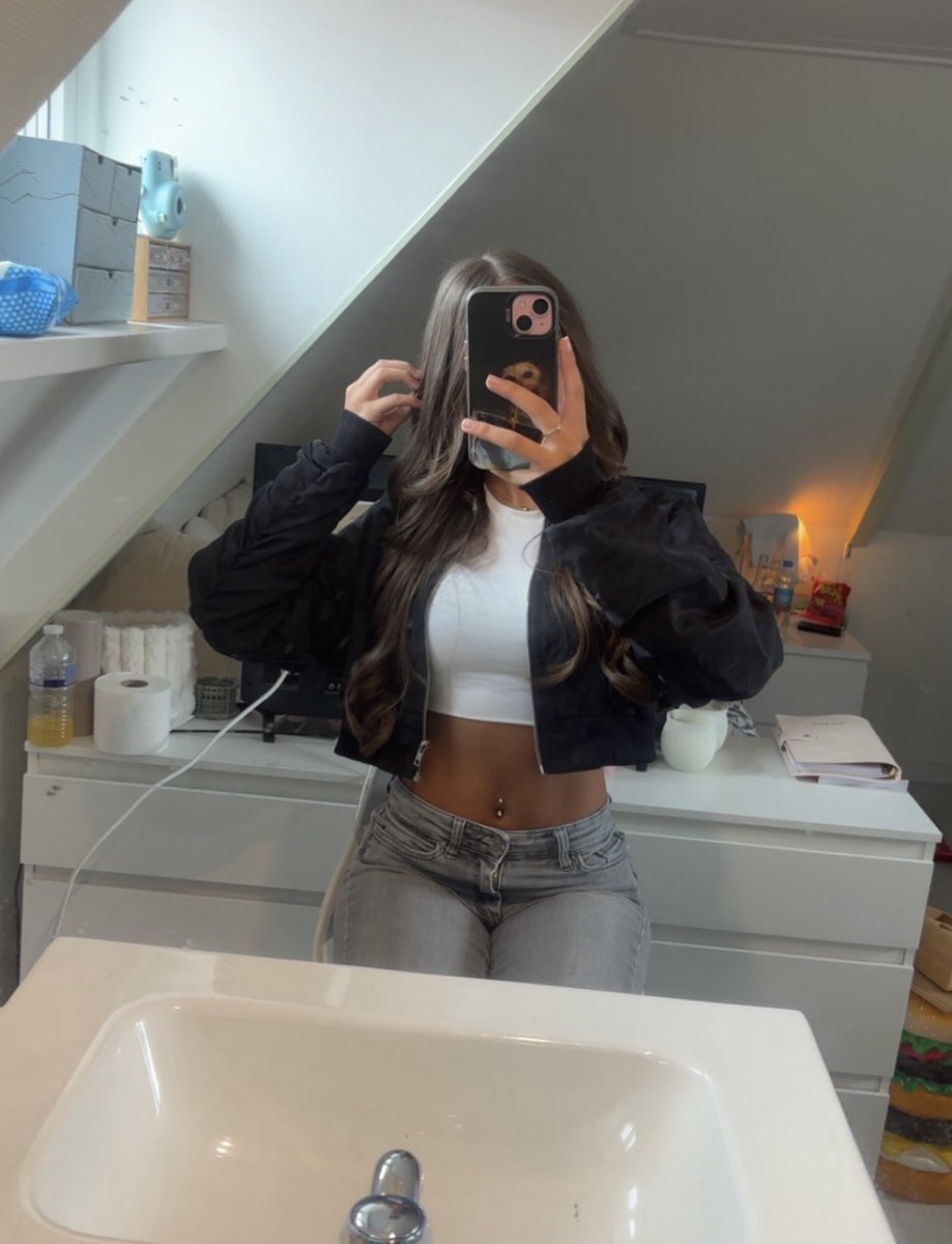 Jadefindomnl's tweet photo. Vandaag school tot 12😴
Gedraag jullie even als goede slaafjes en betaal m’n ontbijtje en redbull💅

—
FindomNL Meesteres GoddessNL Goddess Findom #FindomNL #Meesteres https://t.co/cCirrjm9u9