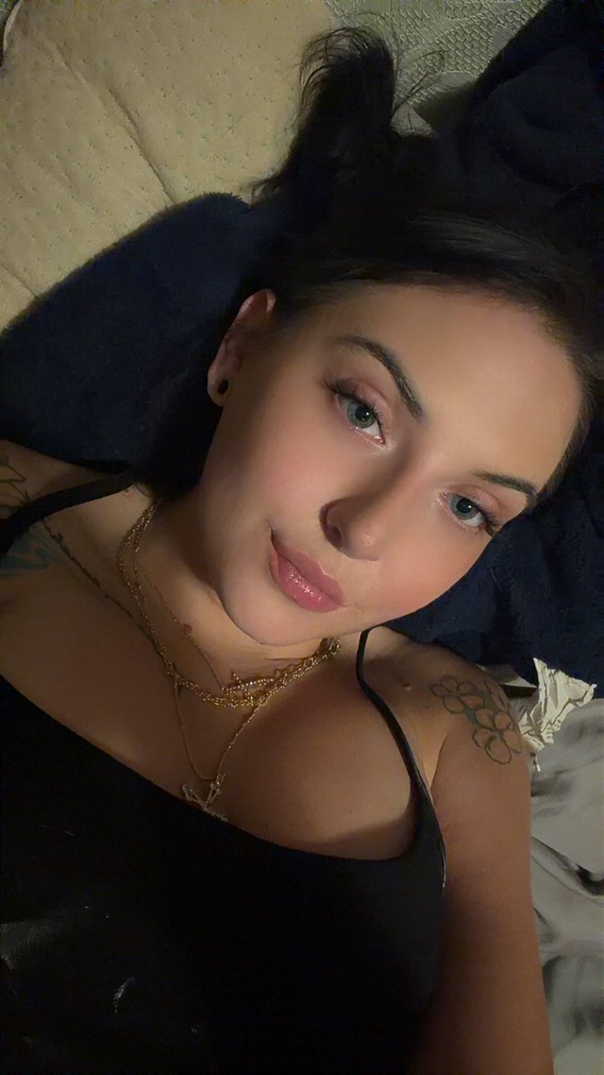 MissQue60542979's tweet photo. Selfie dump, felt cute 💋💋💋 https://t.co/PKdNKMm4xm