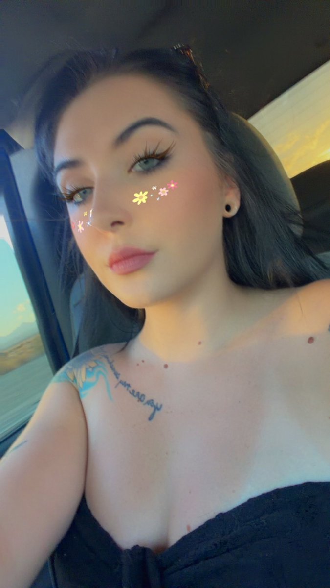 MissQue60542979's tweet photo. Selfie dump, felt cute 💋💋💋 https://t.co/PKdNKMm4xm