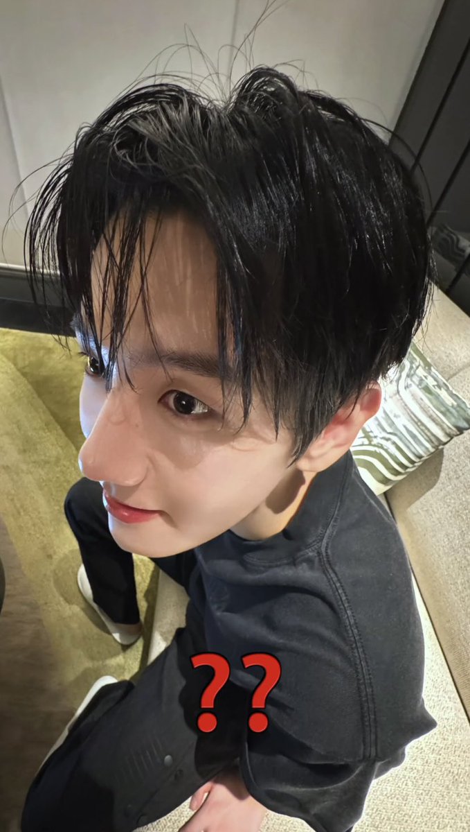 kimleeplay's tweet photo. จมูกสวย ตาแป๋ว แต่ท่านั่งอย่างแมน อั่ยเมะลุ้กม๋า 5555555555555555 https://t.co/XR5TtVAa6w
