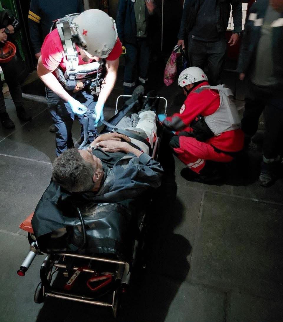 RedCrossUkraine's tweet photo. ⚡️ Ukrainian Red Cross emergency response volunteers worked alongside @SESU_UA following a Russian attack on #Zaporizhzhia. They surveyed the area and provided first aid and psychological first aid to injured people. #NotATarget #EmergencyResponse https://t.co/4q6cxERwoI