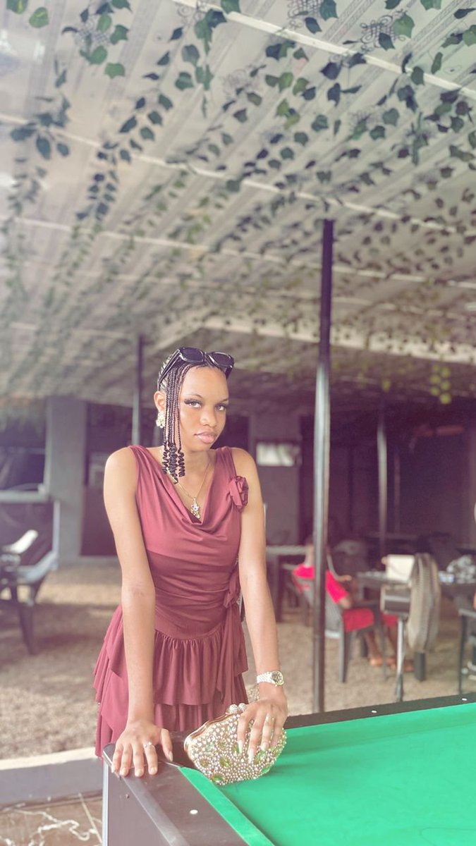 Ettanwaa's tweet photo. Why are u so slim
You wey fat , hope say u guide ???? https://t.co/oOnsS3UXeg