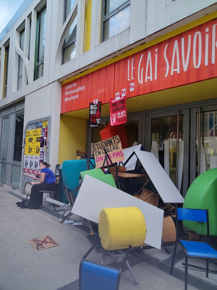 FIjeunes31's tweet photo. La fac du #Mirail est aussi mobilisée : des conditions d'études dignes et pas de tri social et raciste à la fac. https://t.co/jQq3OBeG2P