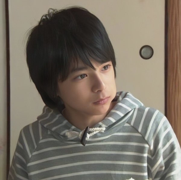 yorosyu_by's tweet photo. 人の顔って思春期くらいから顎が伸びたり鼻がデカくなったりする事が多いって聞いて、佐藤勝利って美少年のまま成長してて凄いなぁって改めて思った https://t.co/CeiB91UDRc