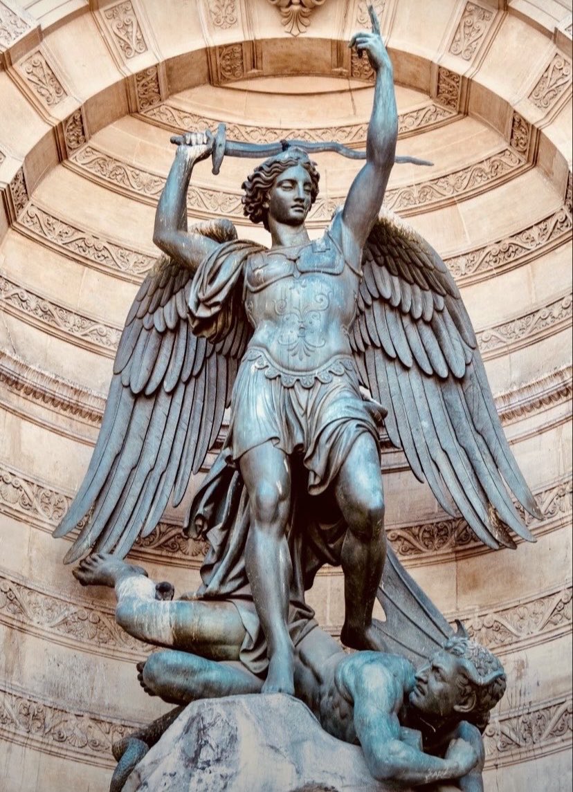 SaintMontjoie's tweet photo. Fêtons et prions l'Archange Saint Michel, Chef de la milice céleste, Saint Patron de la France depuis 496. https://t.co/2CFXdrgADo