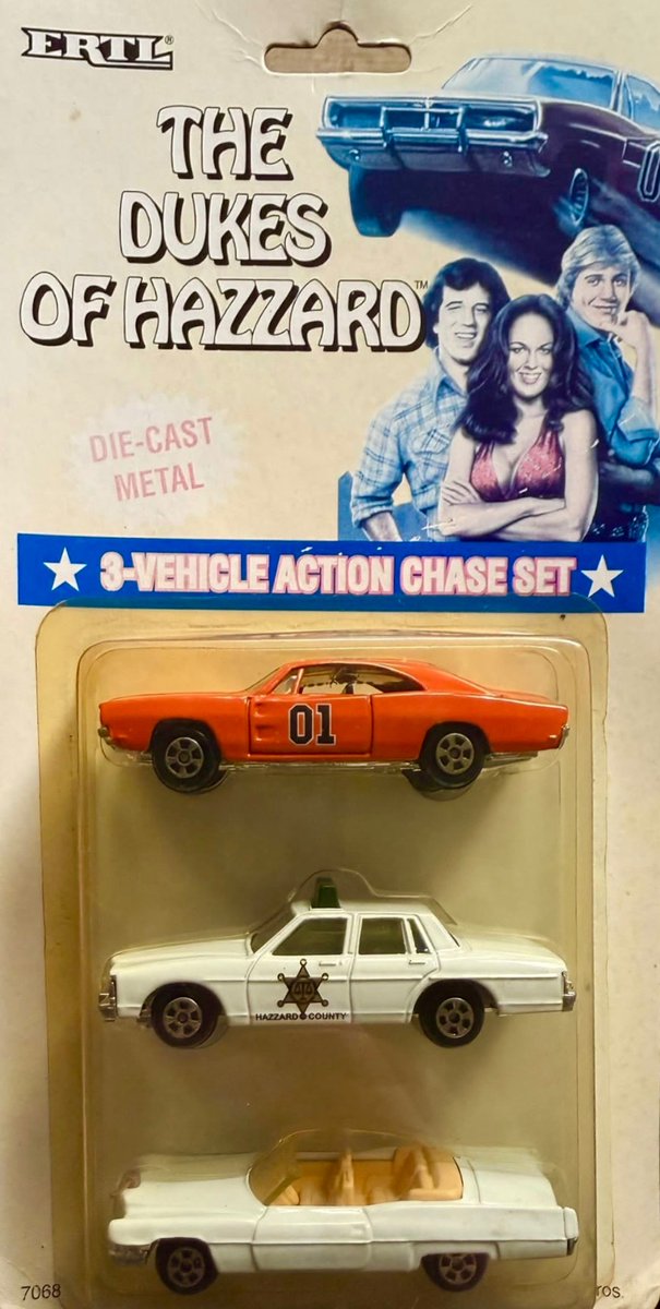 toys_retro's tweet photo. The Dukes of Hazzard — General Lee Chase Set 🚗💨 #DukesOfHazzard #GeneralLee #Ertl #80sToys #Diecast https://t.co/rBLCloz2PV