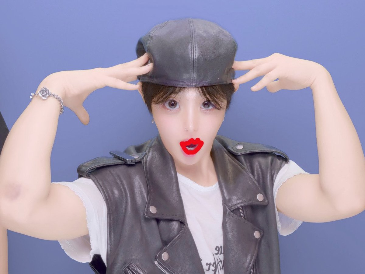 parkbeaus's tweet photo. jihoon sent a message 💌

🐶 [photo]
🐶 the bruise on my right elbow was from hiking the morning before
🐶 i drew my lips
🐶 isn’t this how you’re supposed to take all Purikura???
🐶 ah no..? ㅎㅎ
🐶 but did you watch the Nagoya episode??
🐶 the one i took while i was in my right mind
🐶 was at the very end, when we were doing the closing at the cafe
🐶 donation…
🐶 jeongwoo-ya doyoung-ah i’m sorry
🐶 donation is really meaningful and a good thing to do
🐶 but once i saw that phrase, there was no way i could just pass by, you understand too because you guys have good hearts
🐶 ㅋㅋㅋㅋㅋㅋㅋㅋㅋㅋㅋㅋㅋㅋ we came out of the convenience store and
🐶 i’m really not lying, the three of us didn’t say a word for 2 minutes
🐶 silence..
🐶 we were all hot and tired, so we just stayed silent…
🐶 i was kind of expecting something like “ah hyung what are you doing~” “ah you can do it later~” too
🐶 jeongwoo, doyoung: 🚶🏻🚶🏻
🐶 jihoon: 🐈‍⬛
🐶 we did a good thing, but did we really have to do it right now, using money from the communal funds that we don’t even have, without discussing it first.
🐶 sorry guys..
🐶 ㅋㅋㅋㅋㅋㅋㅋ still it was fun

15:03 kst ⋆ 260929
