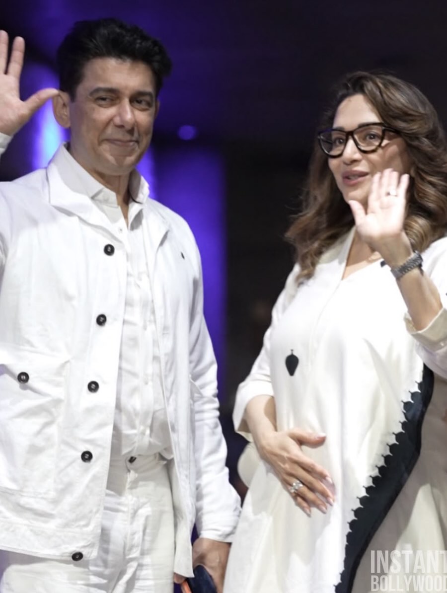 MyreallifeMDMam's tweet photo. Madhuri Ji Ke Saath Doctor Sahab
Ka Ye Pyaara Saath!🙏🏻🤗😘❤️🥹
:
:
:
:
#madhuridixit mam🙏🏻#drnene sir ji🙏🏻
Made For Each Other🙏🏻🤗😘😍🫶🏻❤️
May godbless ur most beautiful jodi forever ameen.Lots of love🙏🏻🤗😘❤️
@MadhuriDixit mam🙏🏻
@DoctorNene sir ji🙏🏻
#ShriramNene sir ji🙏🏻#look https://t.co/KiGig1nCy5