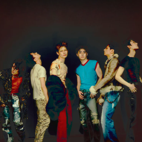 AboutMusicYT's tweet photo. ENHYPEN will reportedly make their comeback in November. https://t.co/jCbDWhLfKM