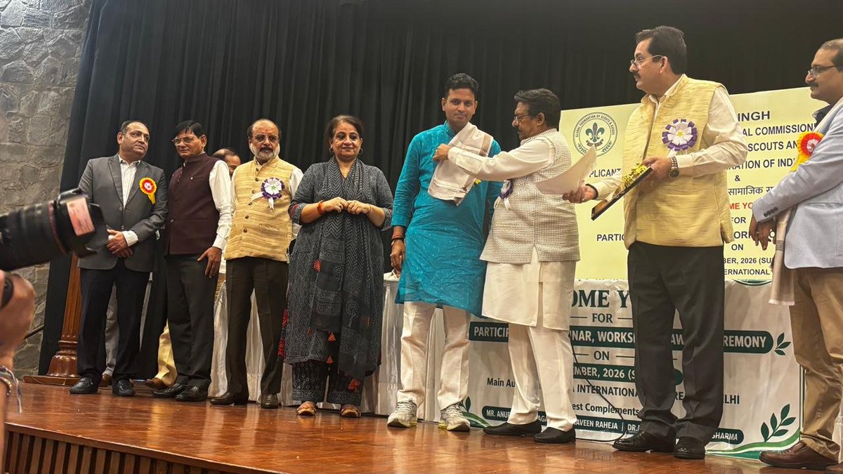 arsdcollegedu's tweet photo. Heartiest congratulations to Dr. Roushan, Dept. of Computer Science, #ARSDCollege, on receiving the prestigious National Teacher Award 2026 at IIC, New Delhi! ππ
βA true testament to teaching & academic excellence! π
β#ARSDPride #UniversityOfDelhi #FacultyAchievement #DU https://t.co/bXvgcqWzrt