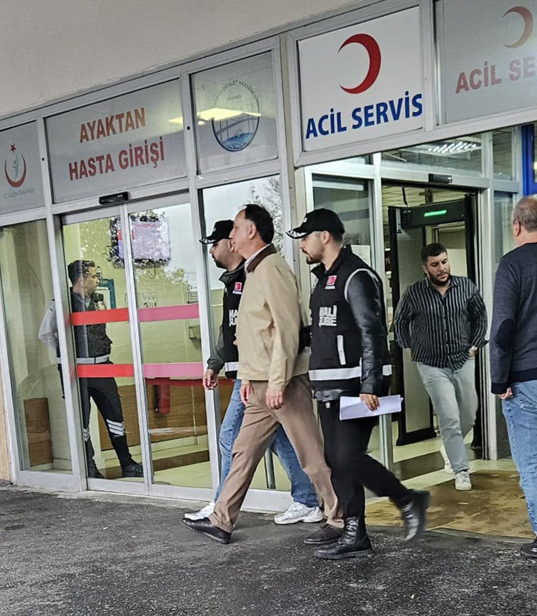 DolmabahcePost's tweet photo. Hak ettiği yer, hak ettiği muamele. 

Türk futbolunun üzerinden bir yük kalkıyor. https://t.co/NQQD1feABC