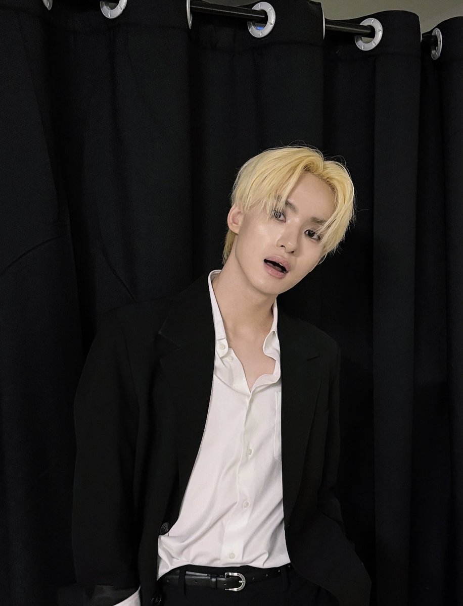 ehuneee's tweet photo. #MUL #에뮤엘 
✨🖤 https://t.co/fzcUepcsTX