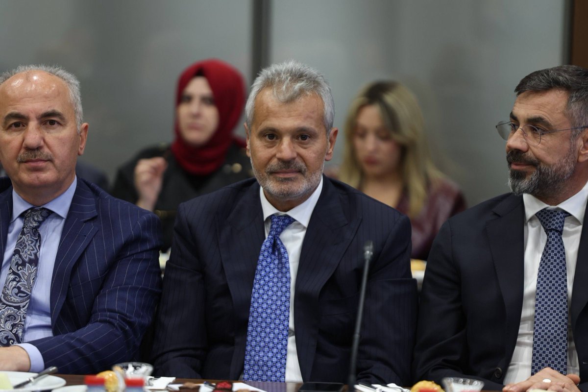 mehmetonturktr's tweet photo. AK Parti Genel Başkan Yardımcımız - Yerel Yönetimler Başkanımız Sn. @mustafademir başkanlığında gerçekleşen Büyükşehir ve İl Belediye Başkanları İstişare ve Değerlendirme Toplantısına katıldık.

Tecrübe paylaşımına ve istişareye imkan sunan toplantımızın şehirlerimiz için hayırlara vesile olmasını diliyorum.