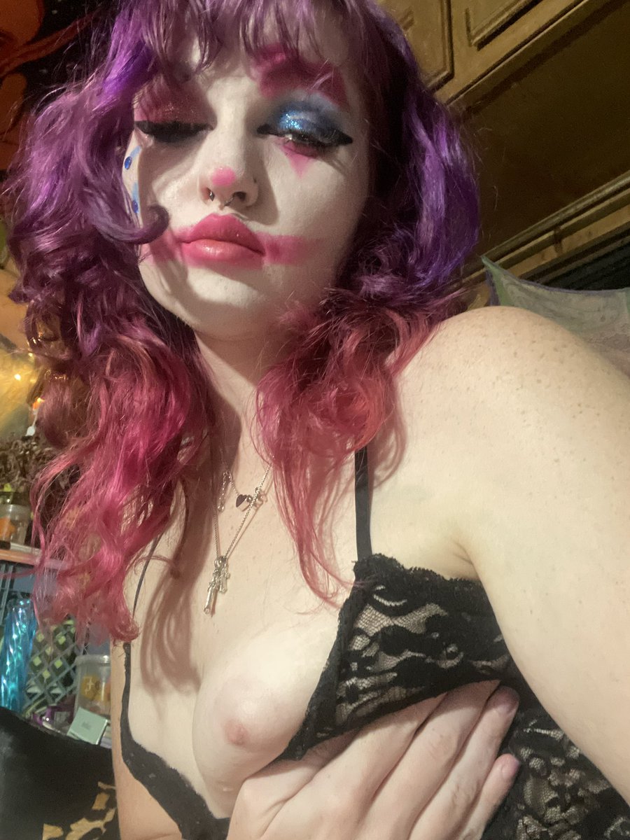 indicafaee's tweet photo. Clown girl said come honk them 🎪

CA : $1ndica333 https://t.co/uBANdPkQ3j
