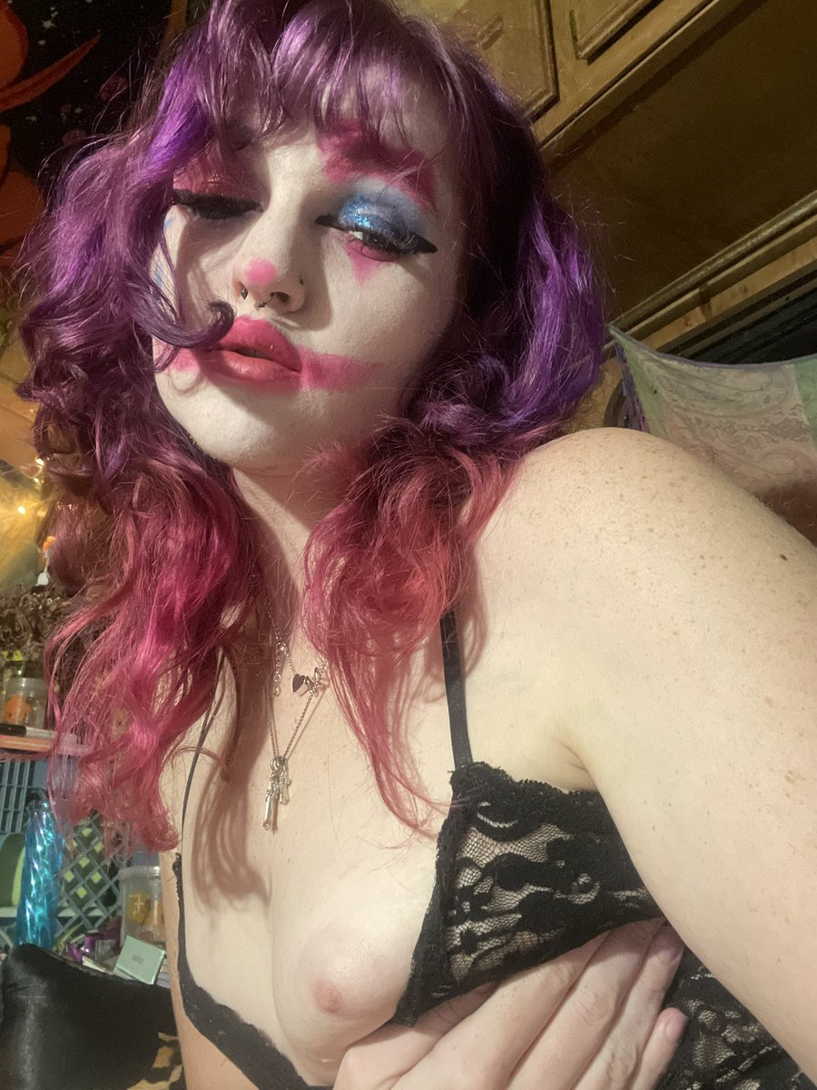 indicafaee's tweet photo. Clown girl said come honk them 🎪

CA : $1ndica333 https://t.co/uBANdPkQ3j