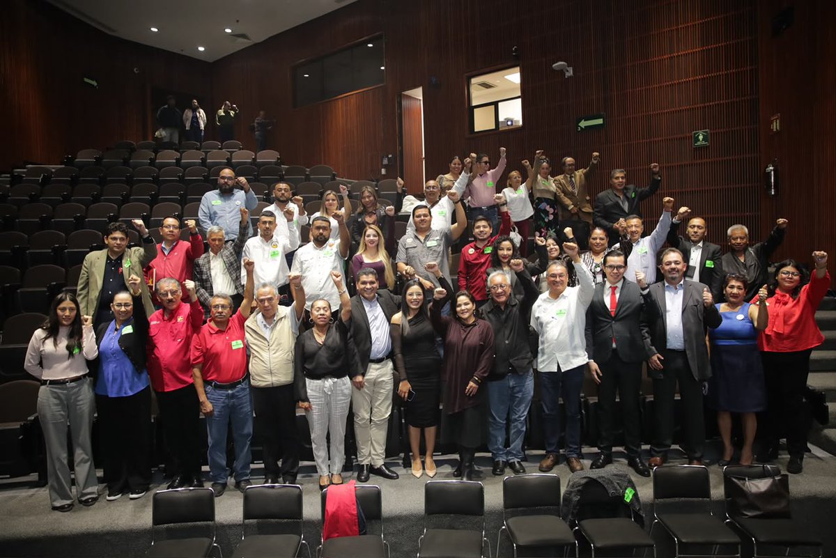 partidodeltra11's tweet photo. Invitada por Ramón Almazán, la concejal #ZenaidaOrtega asistió a la Conferencia Magistral sobre la Reforma a la Ley Federal del Trabajo 2019 y sus complicaciones procesales.
¡Seguimos apostando por la formación y el análisis técnico para fortalecer la lucha laboral! 🔴⭐
#PTCDMX https://t.co/GMo7pMTL4x
