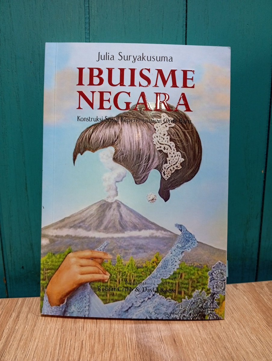 SabdaWiduri's tweet photo. 🍓🍀 Currently reading . . .
— Ibuisme Negara
      by Julia Suryakusuma

#SabdaWiduriReads https://t.co/HAgUOEHaS2