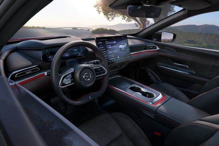 webnovinysk's tweet photo. Európske auto si získalo odbornú verejnosť a to až do takej miery, že má vo vitríne plaketu ako najkrajšie auto roka 2026. #SITA #správy #autolike #Mazda
Viac na▶ https://t.co/p9rq4TTq5T
Foto: Mazda https://t.co/2ncRkrROxt