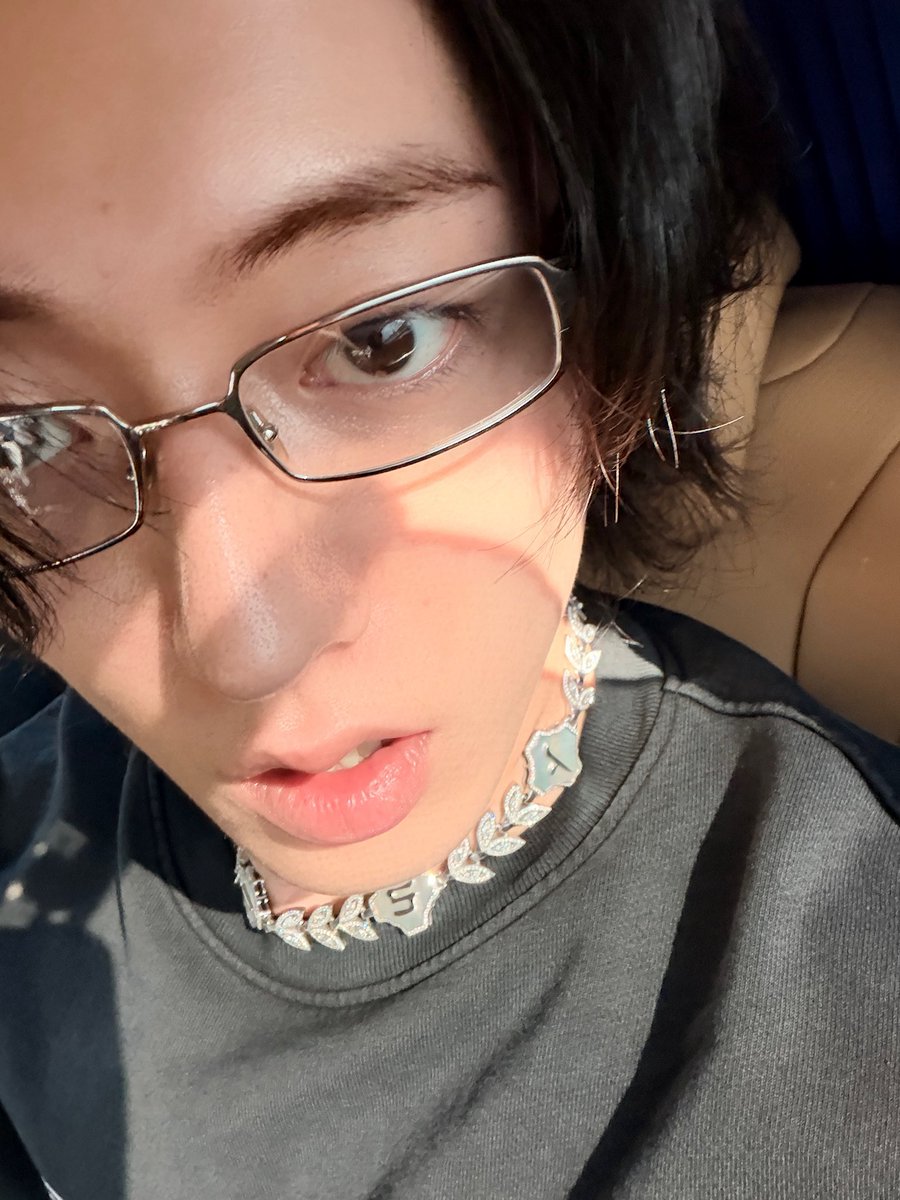 haruteuo's tweet photo. ruto first selca with iphone 18pro ㅋㅋ😭🫶🏻 https://t.co/MoX4yHWk6q