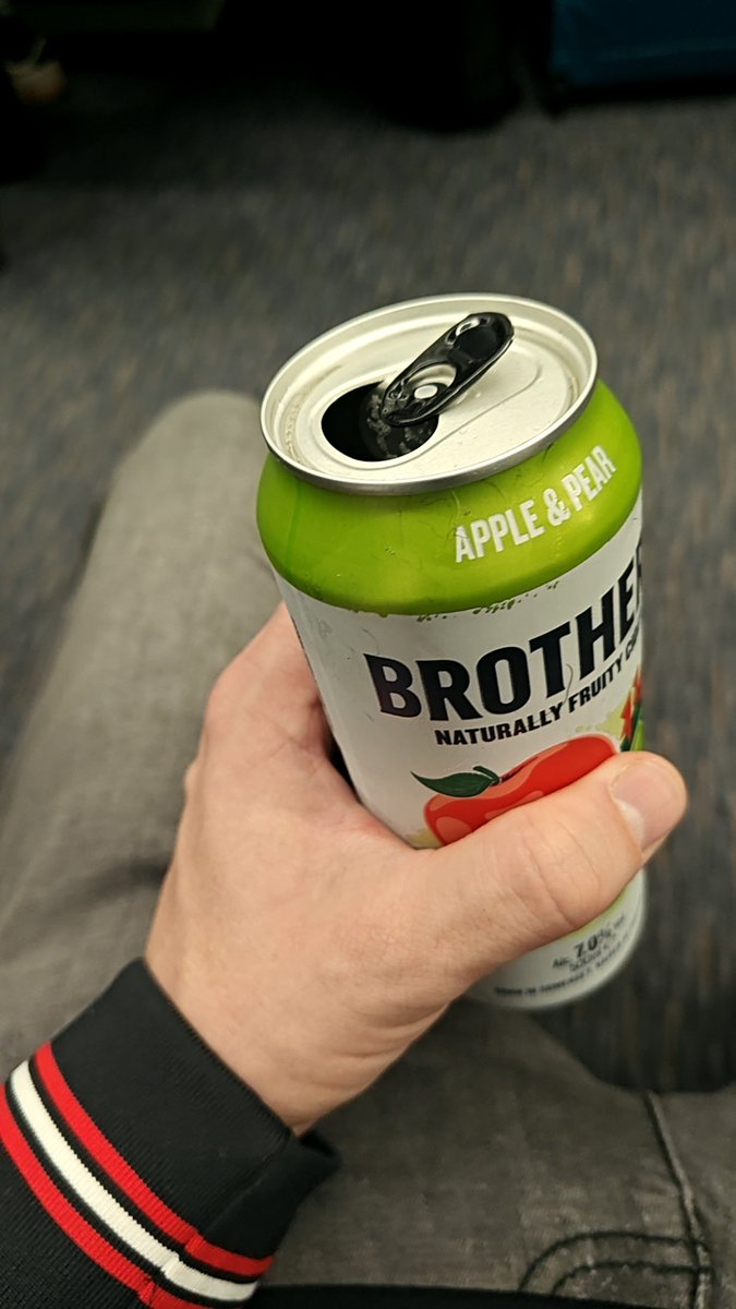 adampardon's tweet photo. The pre-airport holiday train beer/cider..... Where's that on the scale? #Top10 #greatbeer #greatcider #holidayspam https://t.co/kALecQsHO4