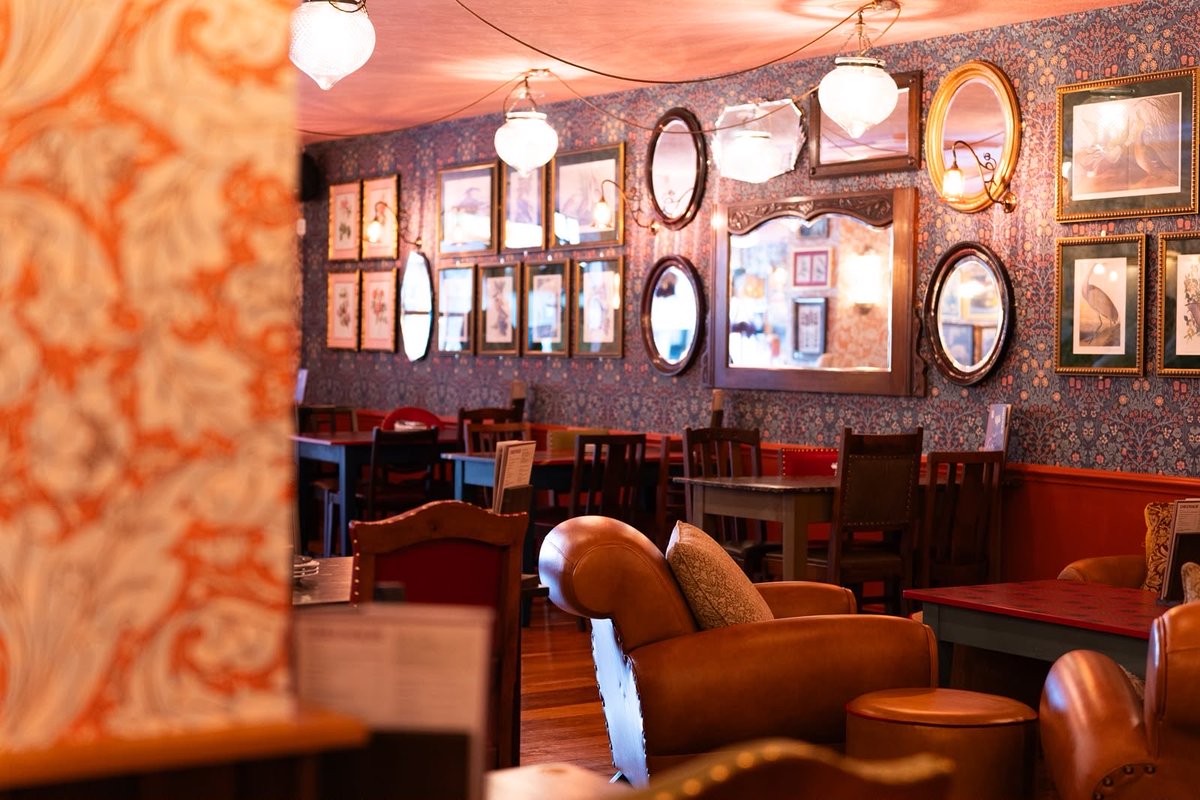 AlexReilley1's tweet photo. I’m delighted to report the opening of another lovely Lounge. Sereno Lounge has opened on Cheap Street in Sherborne in a former Original Factory Shop. Sereno is our 278th Lounge (&amp; 319th overall site). 
@theLOUNGERS #lovelounging https://t.co/yvJAse9Jtj