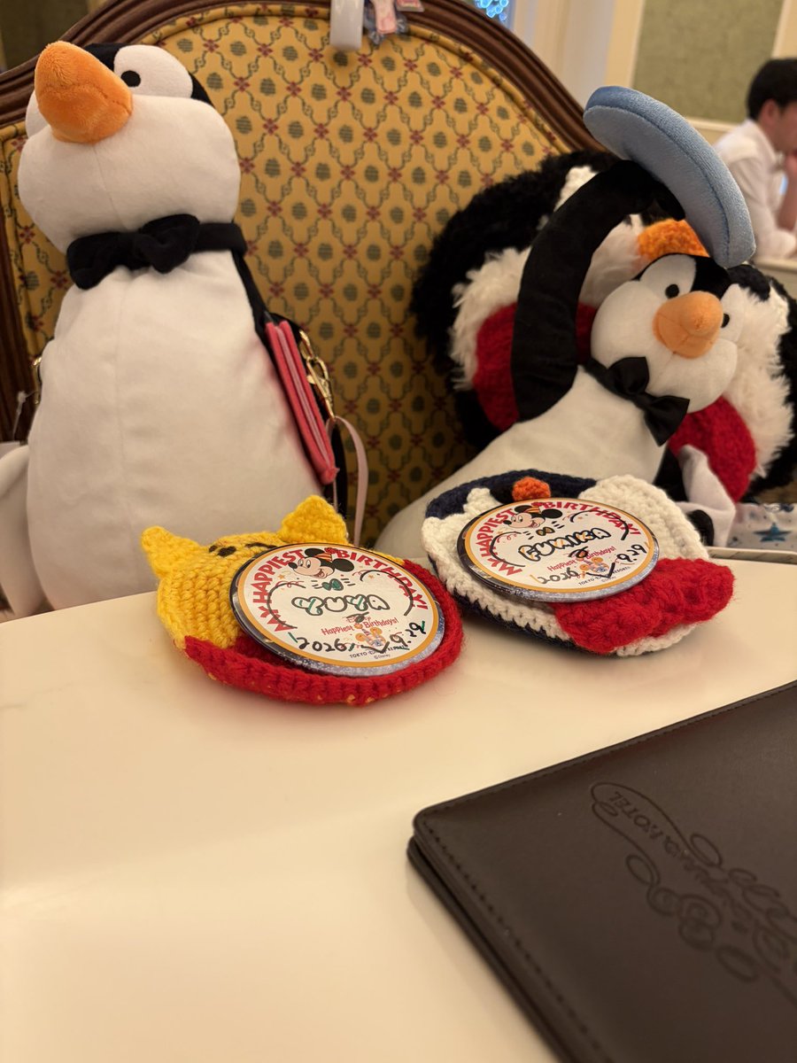 yy_clocker's tweet photo. @ohyokn 嫁がロゼットもどき作ってくれてそれにシール付けてる！ https://t.co/Mg0Qpi6WGi