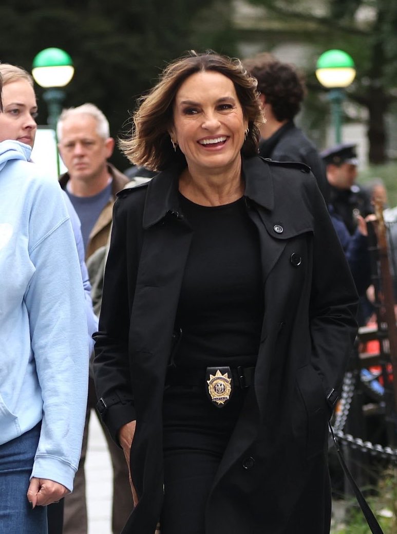 olsonshargitay's tweet photo. that's my 62 year old baby 😌 https://t.co/MPkFV3QcaM
