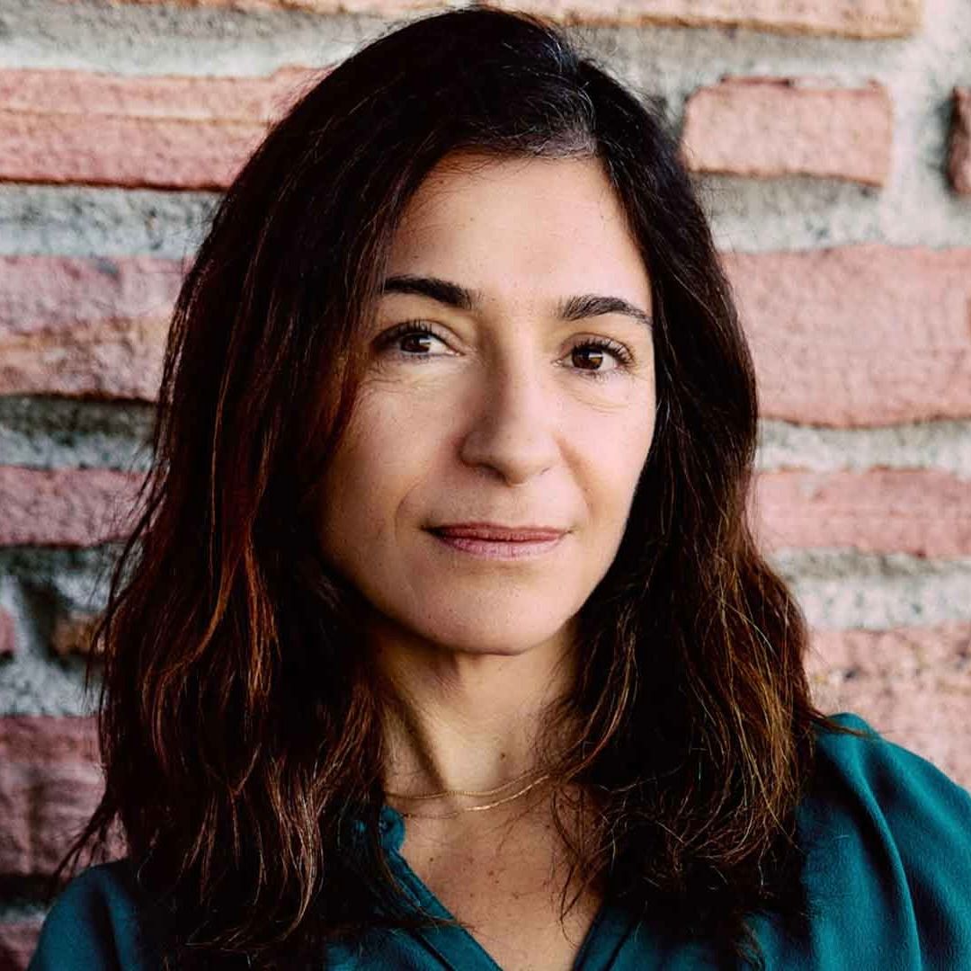 StandardIssueUK's tweet photo. 📚 FRESH PODCAST: Laleh Khadivi 📣
Iranian-American author Laleh Khadivi’s latest novel centres on a mid-life woman who comes up against some new information about her recently dead mum that questions everything she thought she knew about her. Or does it? 
https://t.co/acl6aTSyUd https://t.co/VAN1ogbgNG
