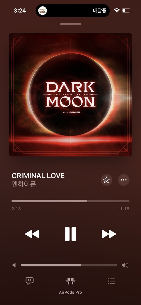 yjwwithme2's tweet photo. 나 이거 듣고 있는데
다크블러드 다크문<<< 같은 노래
나와줬으면 좋겠다 https://t.co/Uo4wxeOniw