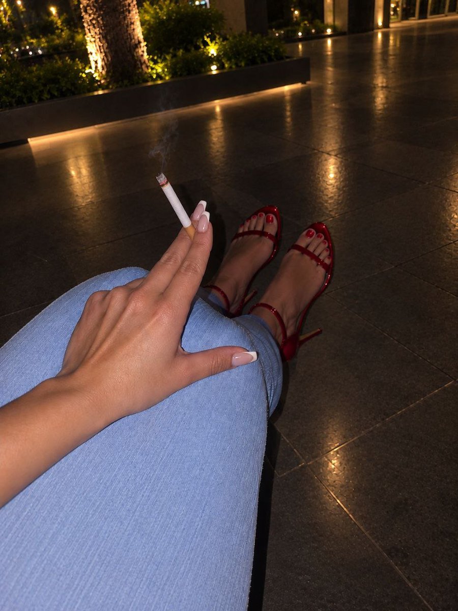 SONIA395048853's tweet photo. tu boquita va a ser mi cenicero; tu espalda, mi reposapiés; tu dinero, mi pasatiempo; y tú, mi juguete https://t.co/SUqE2Pthe2
