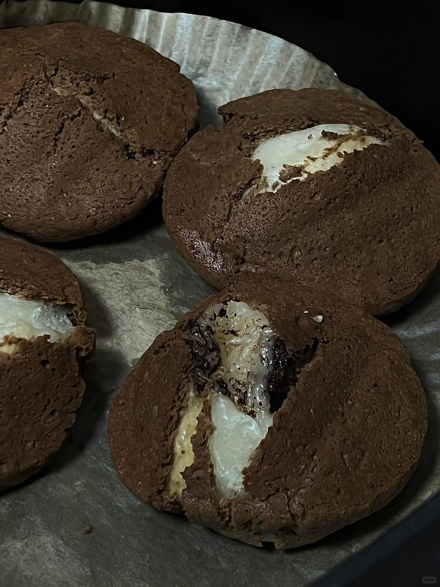 ramhiro700759's tweet photo. Had the best afternoon baking chocolate cookies with my little one—messy hands, bigger smiles, and way too many cookie crumbs on the floor. https://t.co/qvWJRZMpmE