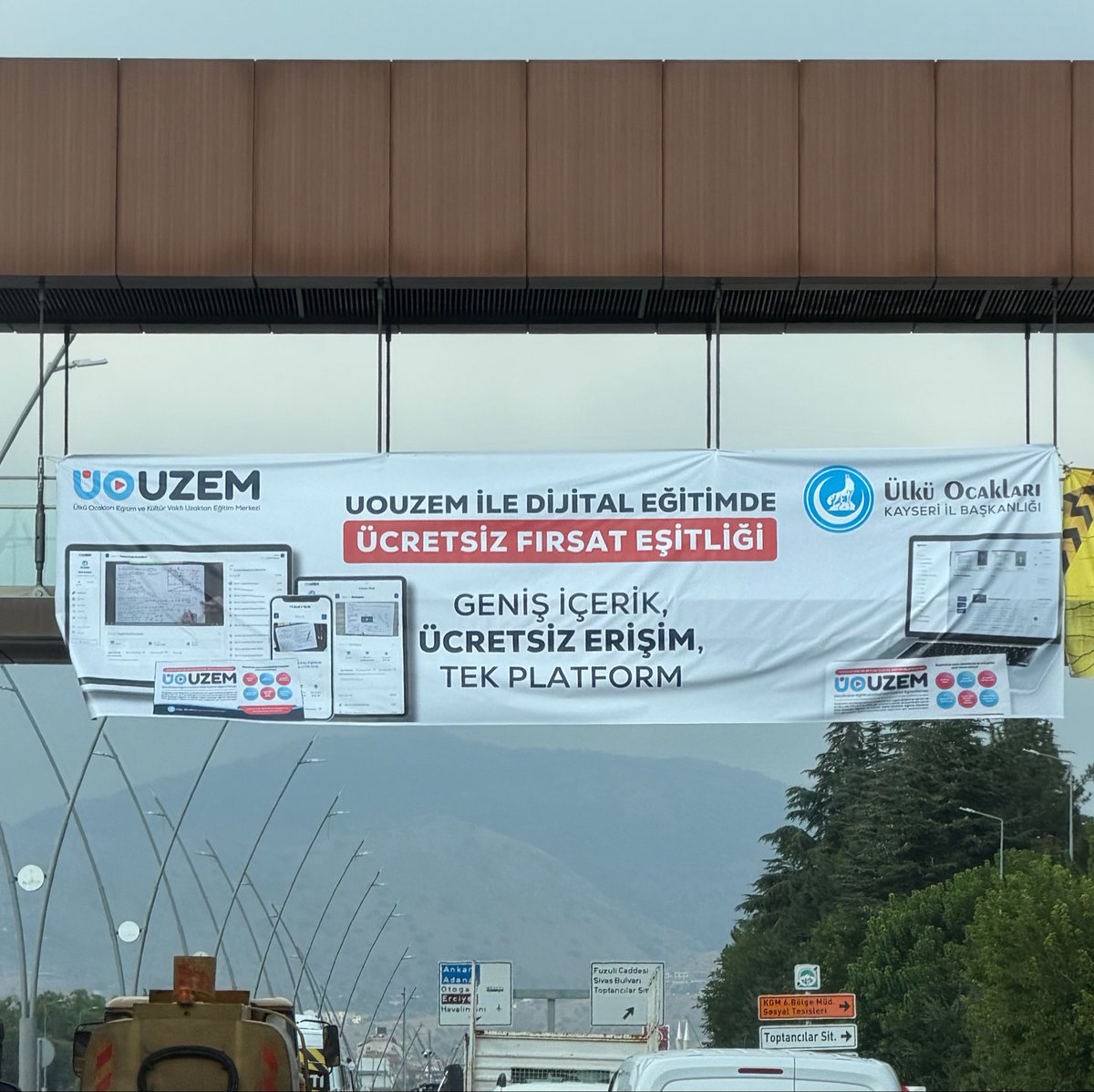 halityagmur's tweet photo. Kayseri’nin en işlek noktalarında, en görünür alanlarında ÜOUZEM var!

Eğitimde fırsat eşitliğini büyütmek, gençlerimize kaliteli ve ücretsiz eğitim imkânı sunmak için ÜOUZEM’i şehrimizin dört bir yanına taşıyoruz.

📚 UZEM her yerde, başarıya giden yolda Türk gençliğinin yanında!

@ayyildirim1 
@Ulku_Ocaklari