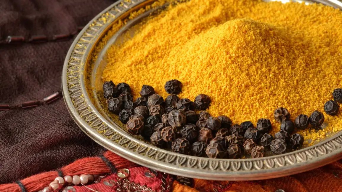 LiveandAlive_'s tweet photo. Your blood is carrying toxins right now. Natural already placed 6 foods to help clear it:

1. Turmeric needs black pepper. https://t.co/f25g7y1DKT