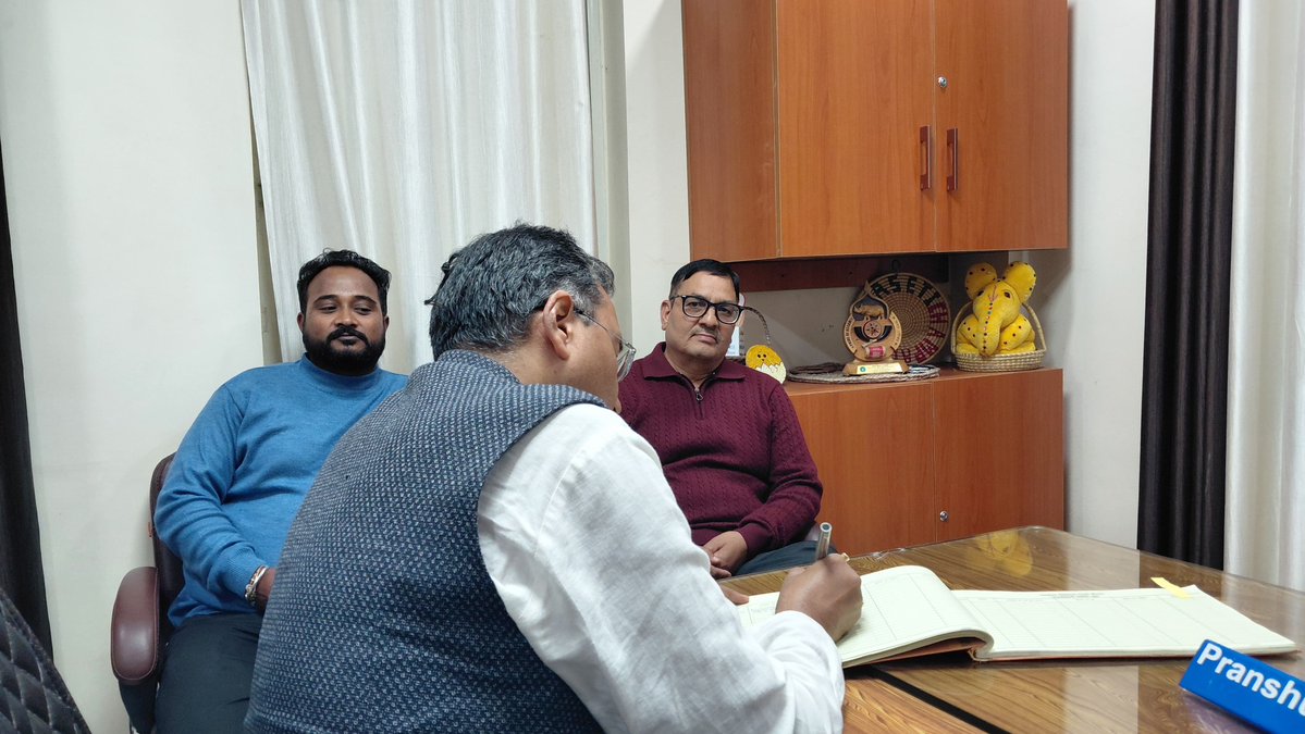 rajshekharjoshi's tweet photo. SBI द्वारा संचालित ग्रामीण स्वरोजगार प्रशिक्षण संस्थान (RSETI), चम्पावत में मुख्य अतिथि के रूप में उपस्थित होकर नवाचार और उद्यमिता से जुड़े युवाओं एवं उद्यमियों से संवाद करने का अवसर मिला।
 
#Uttarakhand #RajShekharJoshi #Entrepreneurship #SelfEmployment #SkillDevelopment https://t.co/jZ7JraILjl