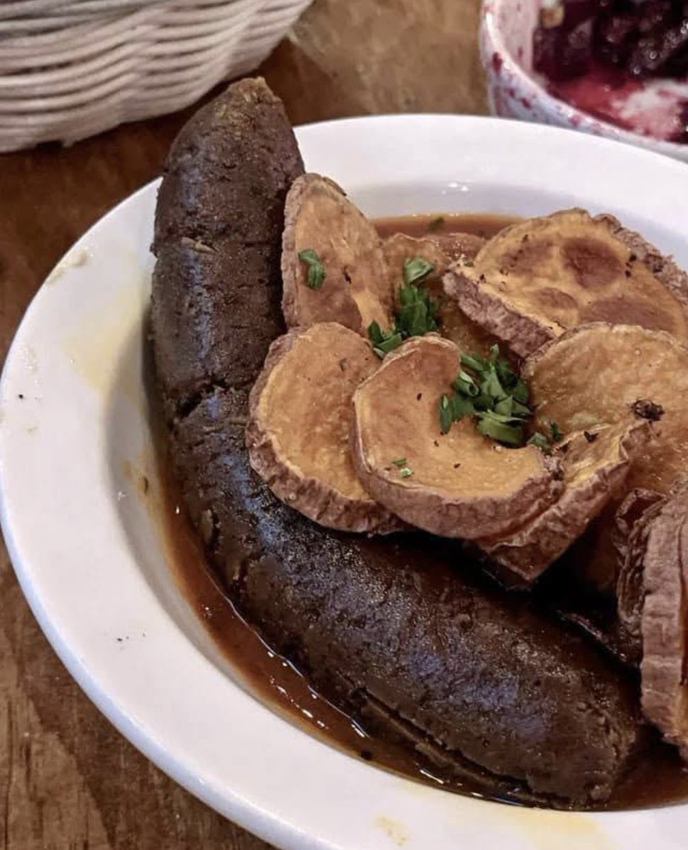 LeftwaffenWatch's tweet photo. You couldn’t pay me to eat a vegan sausage https://t.co/3YA7DwBesn