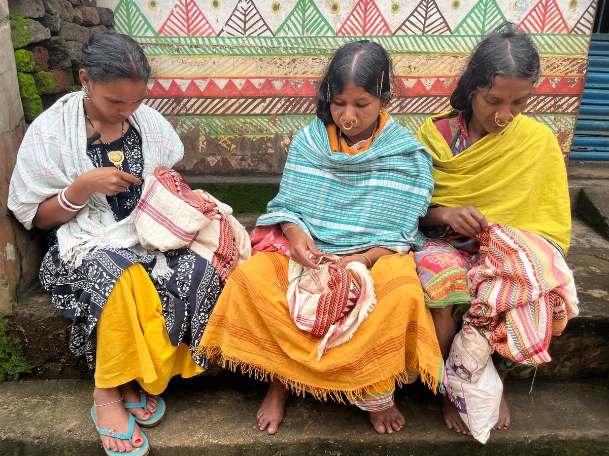 12_baje's tweet photo. “A Traditional Skill Deserves Support”

For the Dongria community of Khambesi village, Rayagada, shawl-making is more than a tradition, it is an important source of livelihood. A proper workspace and essential equipment can help them continue this craft with greater dignity and opportunity.

We urge the concerned authorities to extend the necessary support. 

#GrassrootsVoices #RayagadaChallenge #GrassrootsAction

@DM_Rayagada
@CMO_Odisha @SecyChief
@otvnews @FdOdisha
@bdobctc @kanak_news
@IPR_Odisha