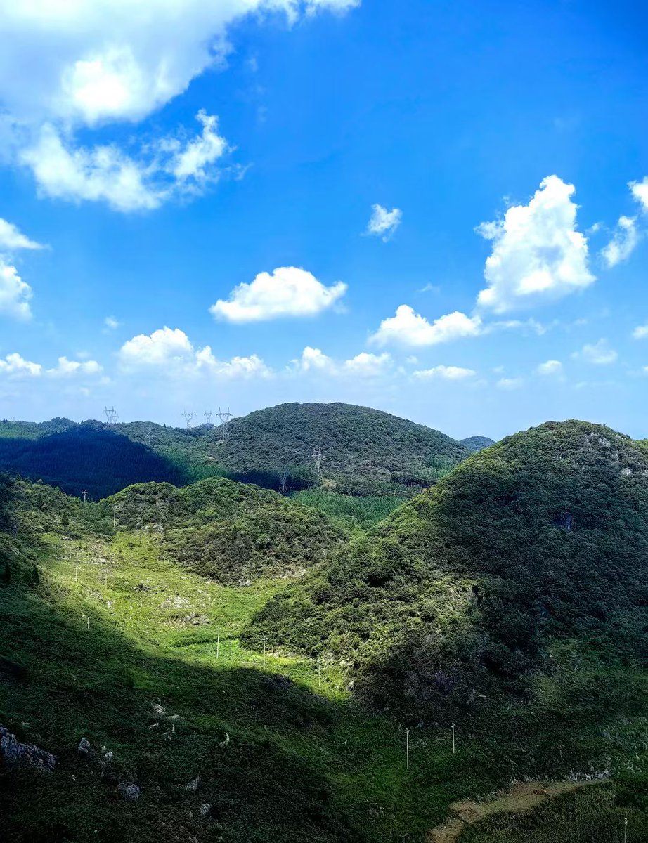vexio4046's tweet photo. Climbing Juliangxian with full of energy, exploring the hidden beauty of nature! https://t.co/vh0EdsJPHg