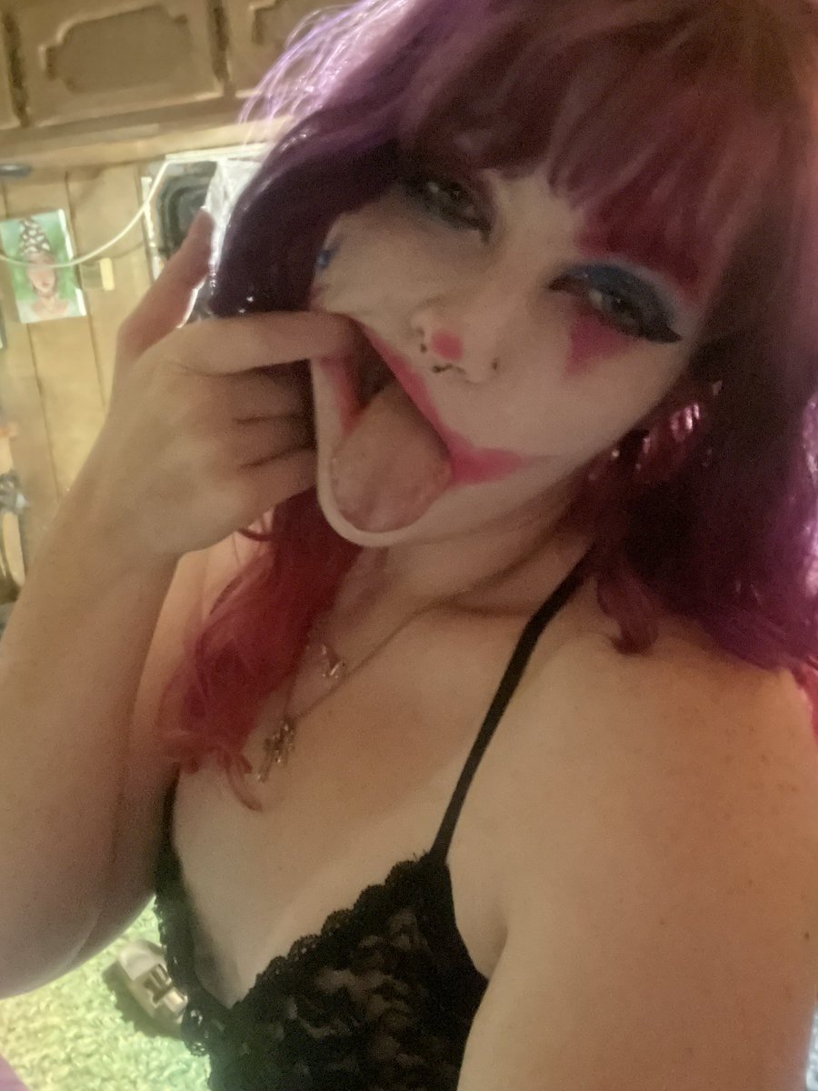 indicafaee's tweet photo. Is the clown enough for you ? 💙 https://t.co/GrcFQrq2yR
