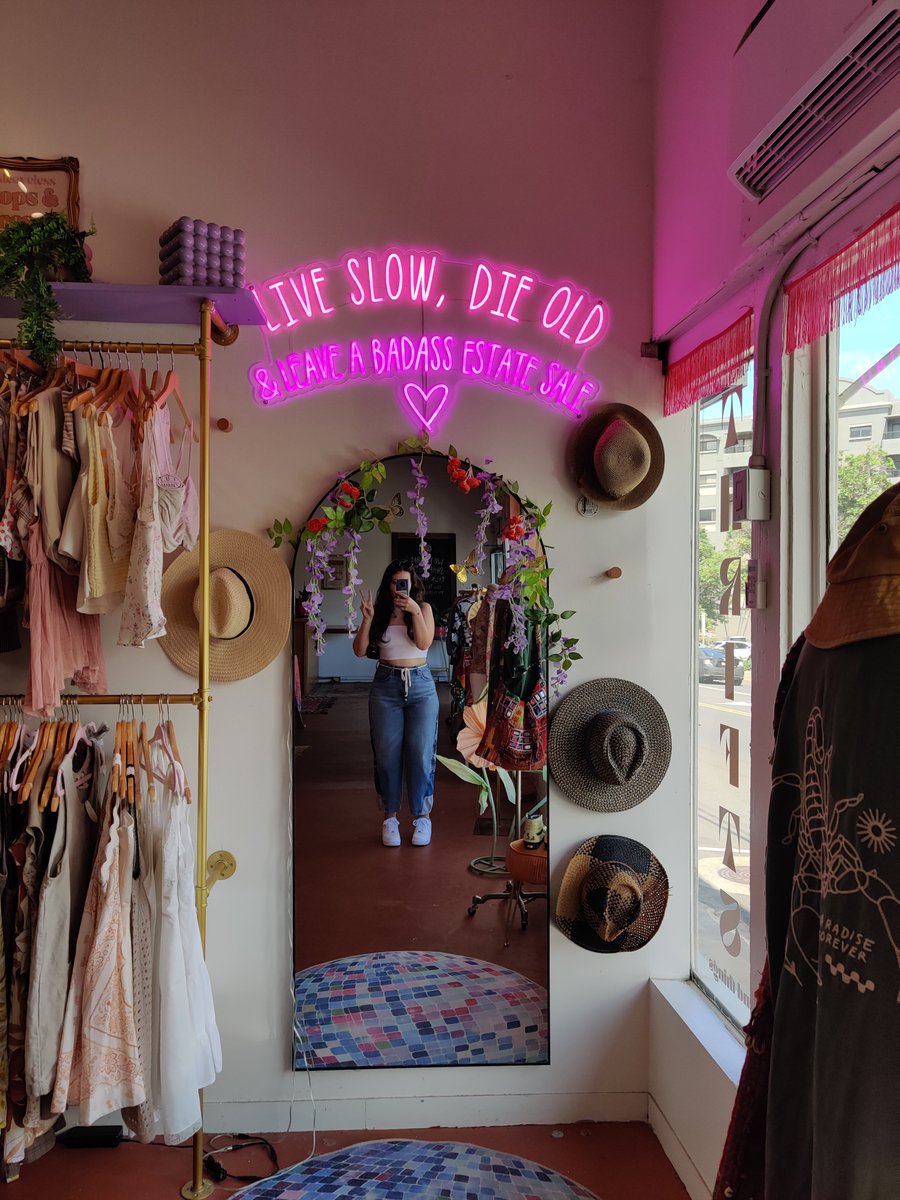 GhostyGuuu's tweet photo. Cute lil shop moment https://t.co/PTyponLt4u