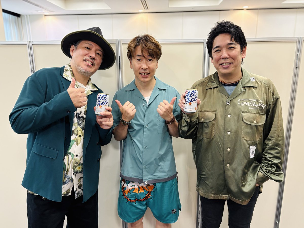 sukima_official's tweet photo. 【SETLIST】
M1. ガラナ
M2.あの日の虹と僕らのアンセム
M3.全力少年
ENC.奏（かなで）

Per.松本さんとの特別3人編成でお届けしました✌️

▼スキマスイッチSTREAMING🎧
https://t.co/qNVyQCurtb https://t.co/3PId76Mr3y