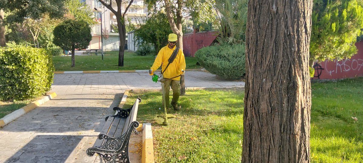 Karakoprubel's tweet photo. 🌳 Ağaçlar Budandı ✅

🌱 Çimler Biçildi ✅

Daha yeşil, daha düzenli ve daha güzel bir #Karaköprü için ekiplerimiz sahada.

#Şanlıurfa 
#KaraköprüBizimEvimiz https://t.co/XUxar0FhKp