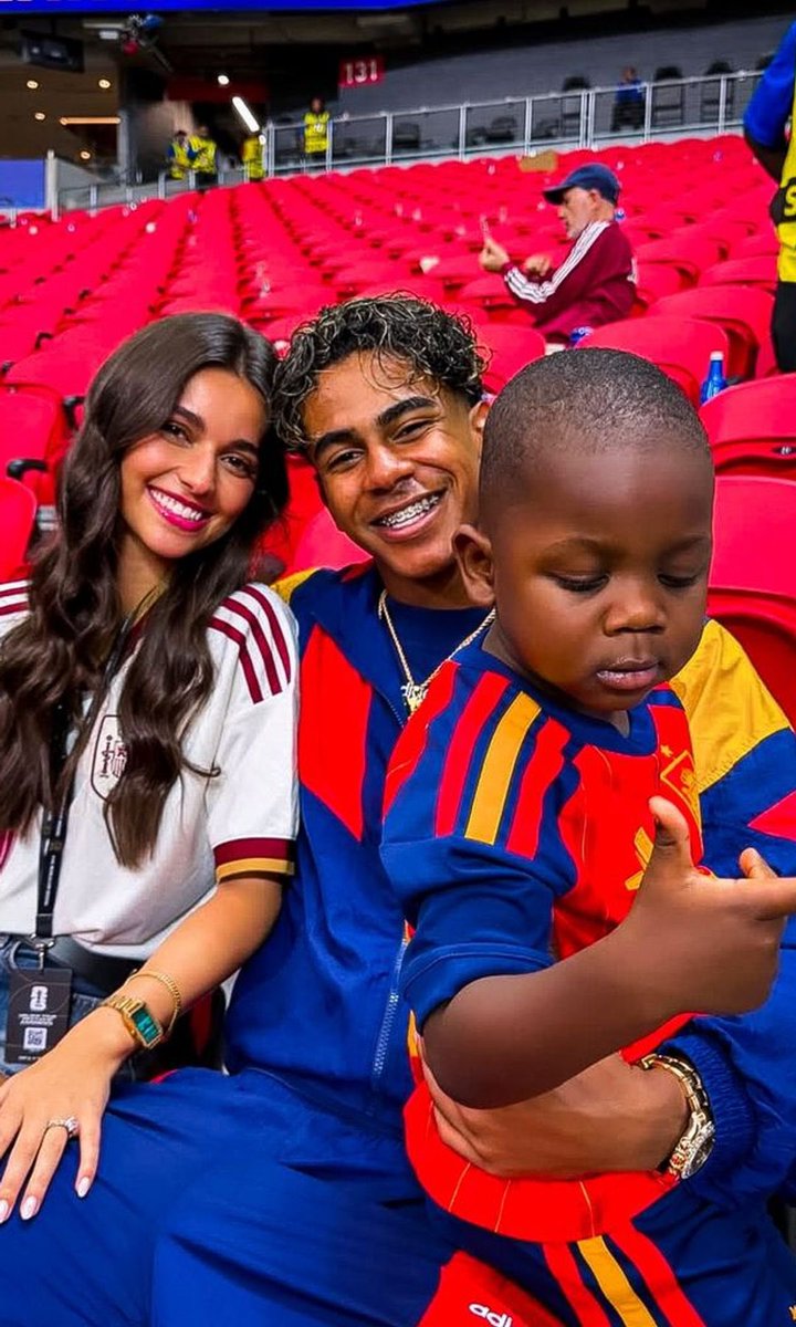 marc10xx's tweet photo. De verdad que no existe una pareja más mona que Inés García y Lamine Yamal, estos dos juntos son demasiado adorables, no pueden quedar mejor… https://t.co/aJ1BodDQHP
