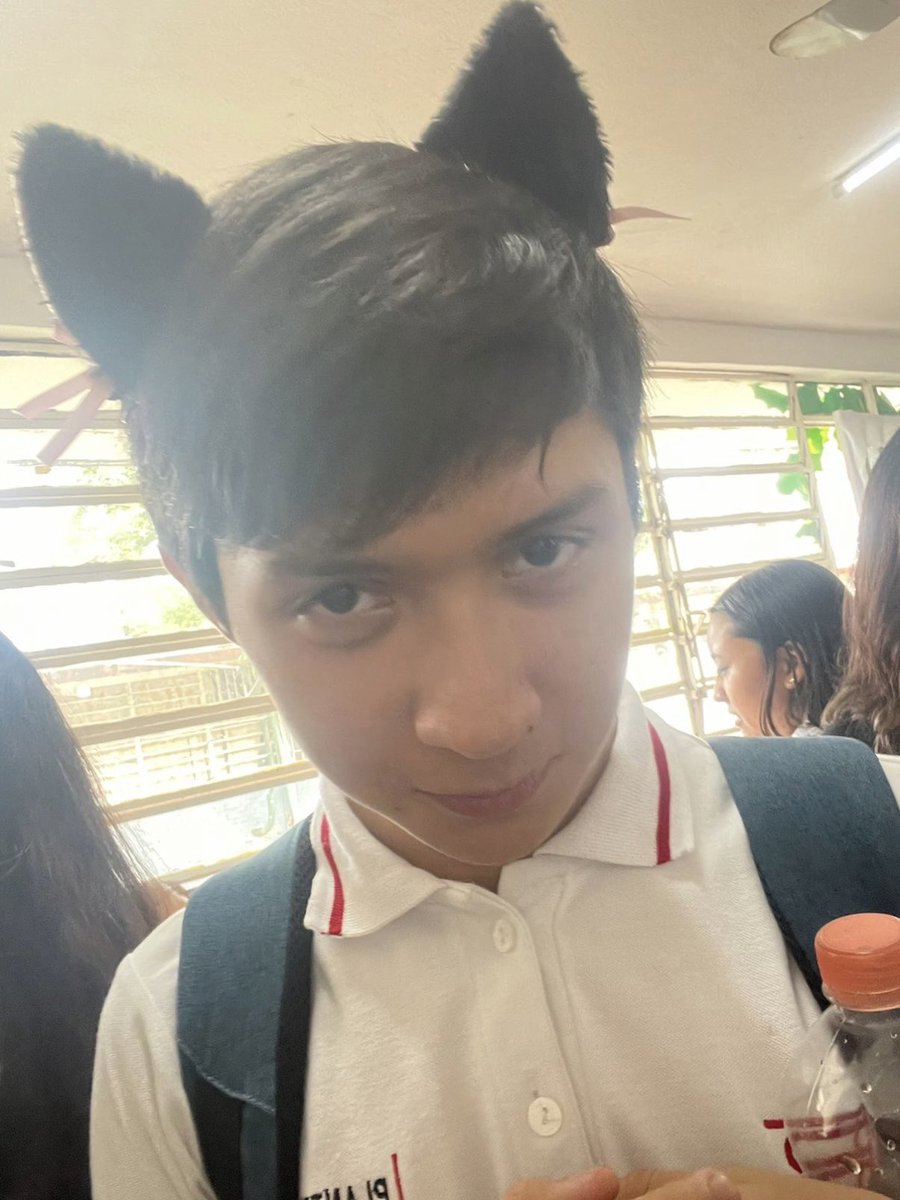 bitombv's tweet photo. extraño tanto la prepa amigos... :/ https://t.co/K8Bz2tYxy6