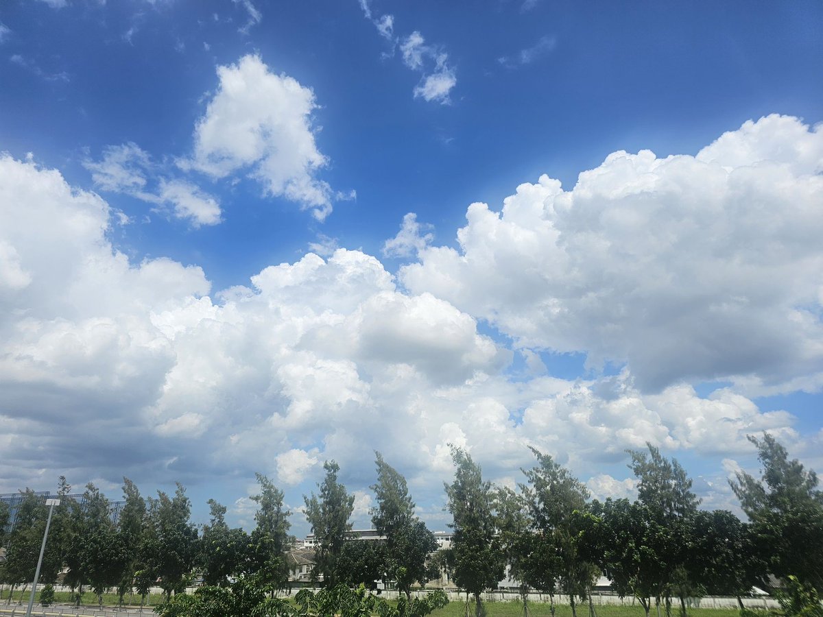 MAZDArius's tweet photo. 🌤️ ขอบคุณตัวเองที่พักอยู่ตรงนี้  สายไหม ต้นๆซอย น้ำไม่ท่วมไม่ได้รับผลกระทบ ตอนนี้ท้องฟ้าเปิดแล้ว 29 กย 2569 ✨13.30น. https://t.co/DIR6WUT2ss